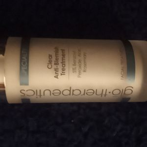 Glo Therapeutics clear anti blemish treatment